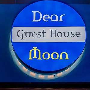2* Pensión Dear Moon